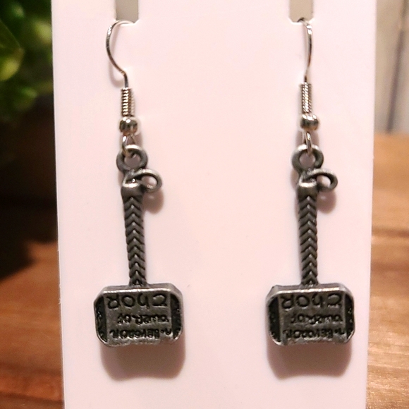 THOR HAMMER tribute dangle earrings pewter color NWT - Picture 2 of 4